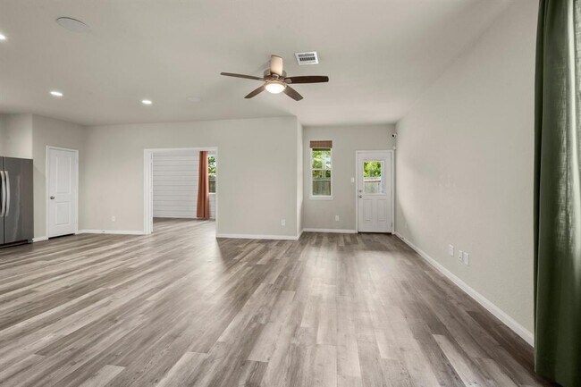 Building Photo - 22127 Regal Heights Dr