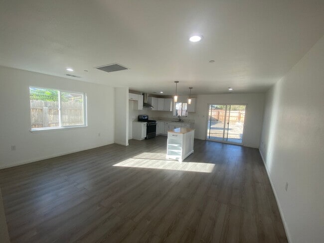 Building Photo - Spacious and New with Solar in Central Hanford