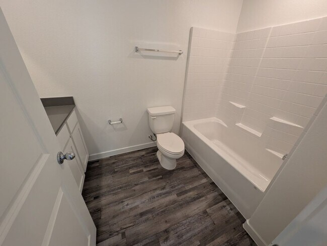 Building Photo - 924 Violet Heron St