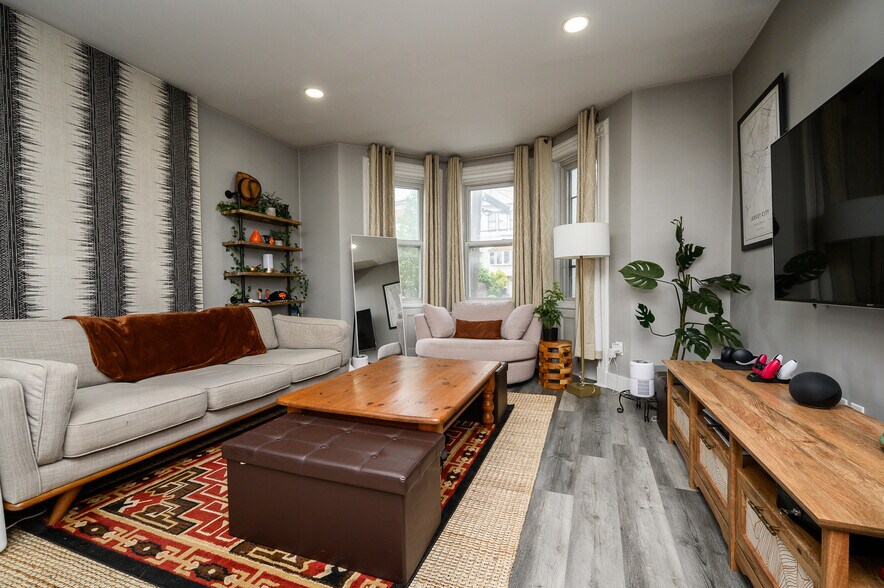 Building Photo - 569 Liberty Ave