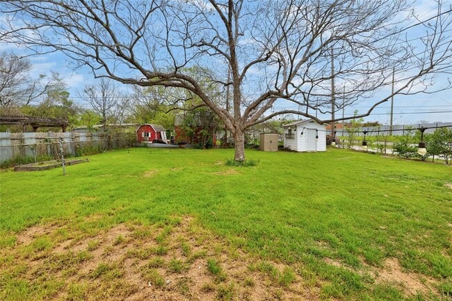 Building Photo - 2713 Friar Tuck Ln
