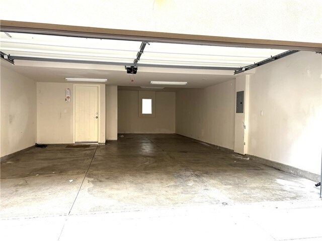 Building Photo - 2651 Lincoln Ave
