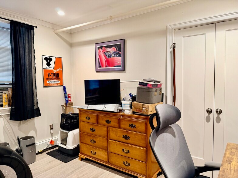 Building Photo - 31 Glenville Ave