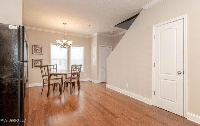 Building Photo - 611 Peach St