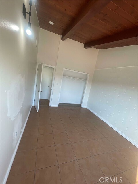 Building Photo - 1624 E La Cadena Dr