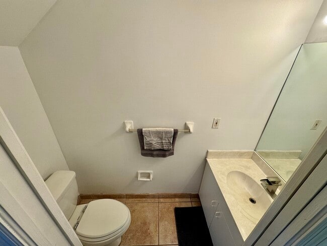 Building Photo - 9189 Fontainebleau Blvd