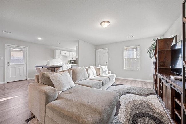 Building Photo - 2849 Golf Crest Dr