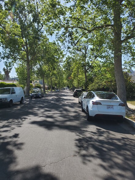 Street view , front of house - 24113 Archwood St