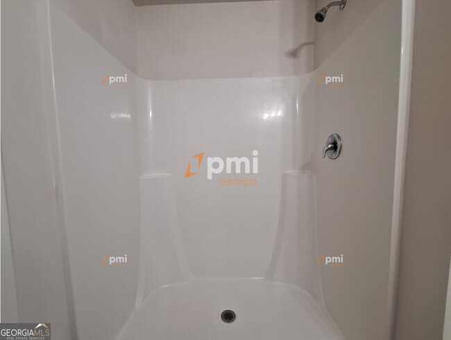 Building Photo - 127 Maple Dr