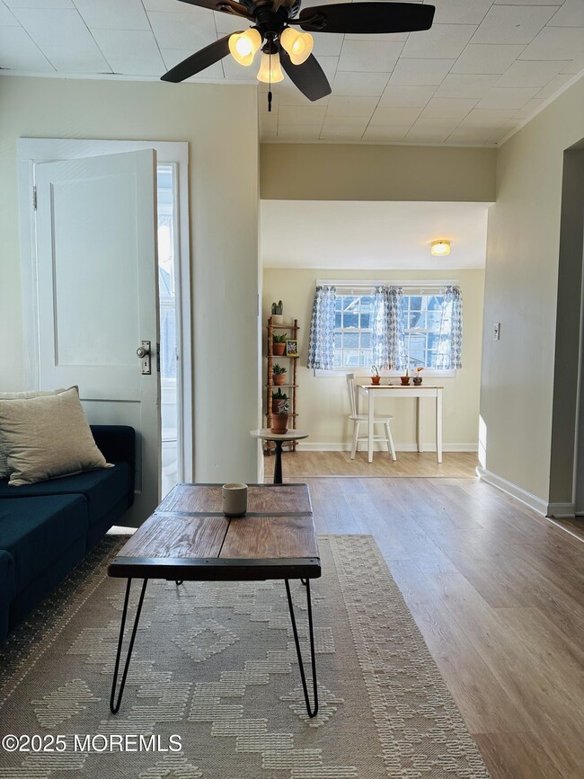 Building Photo - 213 Park Pl Ave