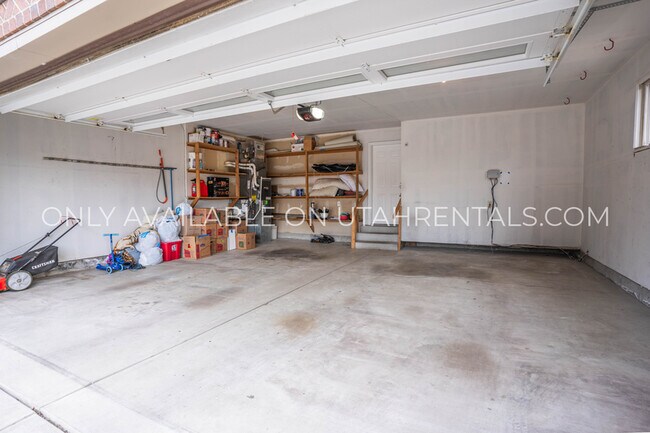 Building Photo - 1160 E 40 N St