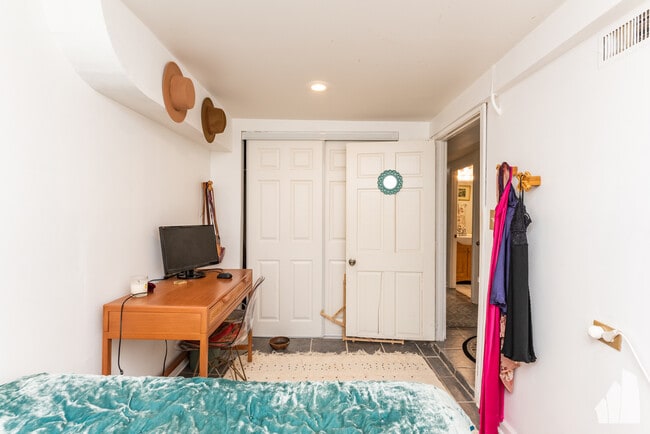 Building Photo - 2005 W Race Ave