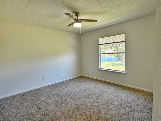 Building Photo - 1709 S Summer Ridge Ct