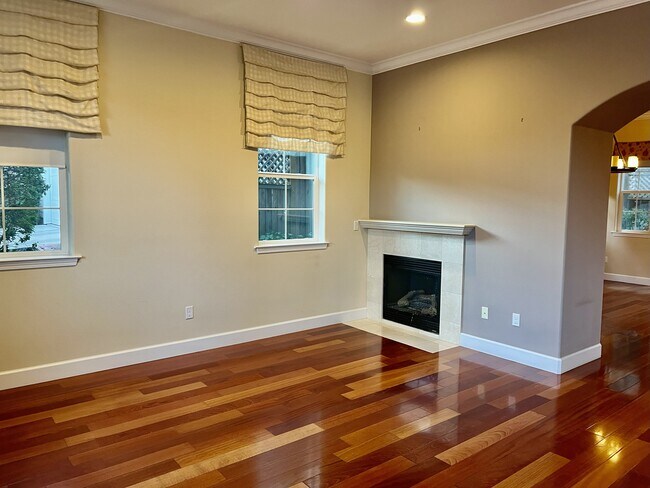 Building Photo - 853 Palou St