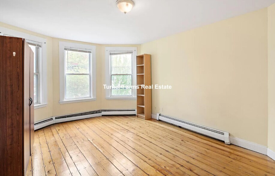 Building Photo - 65 Pleasant St