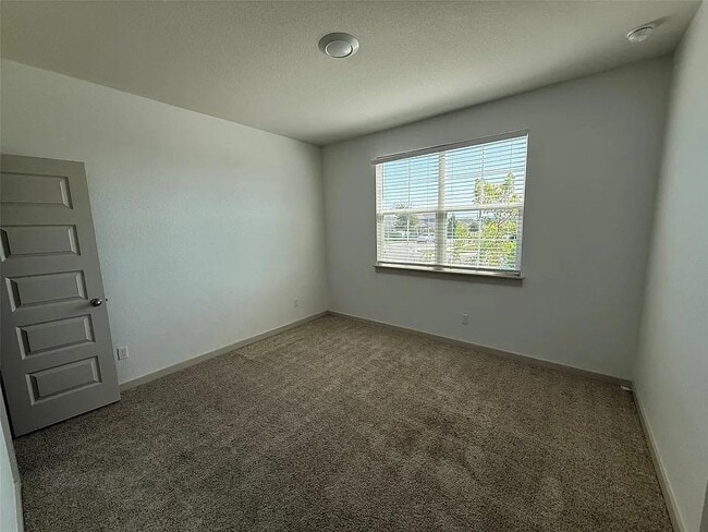 Building Photo - 400 Barton Creek Ln
