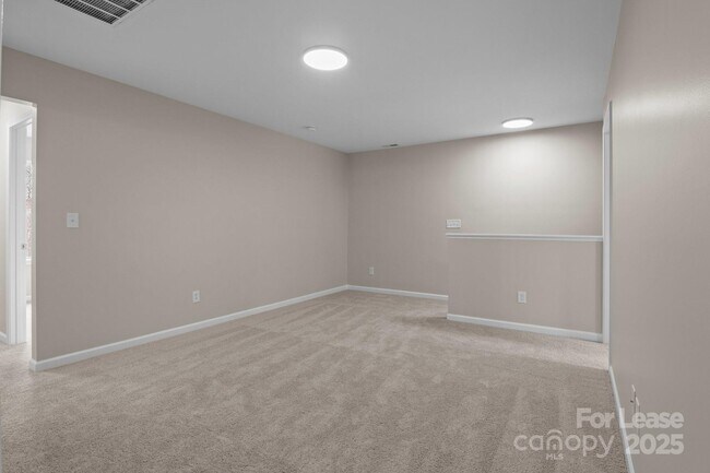Building Photo - 302 Flanders Dr