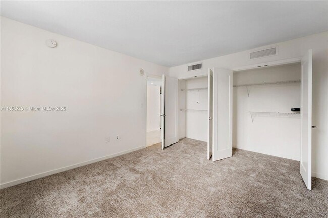 Building Photo - 910 West Ave