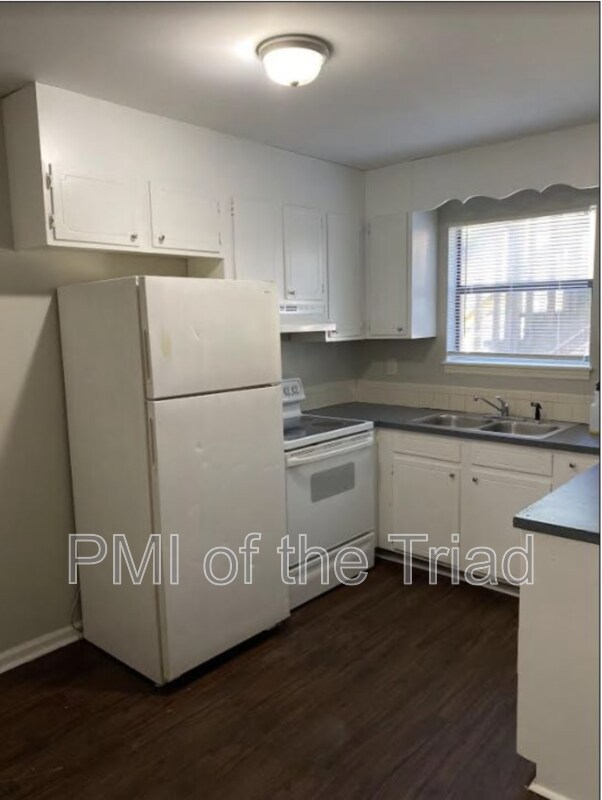 Building Photo - 1600 Oak Croft St