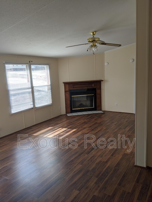 Building Photo - 433 Deer View