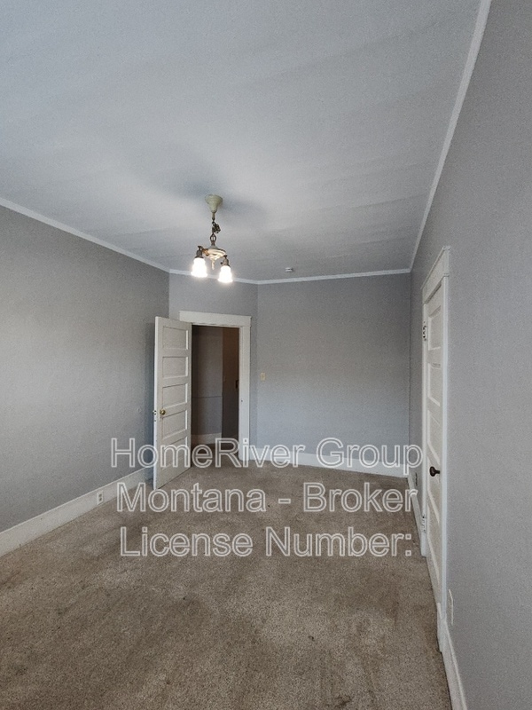 Building Photo - 534 S 3rd St W