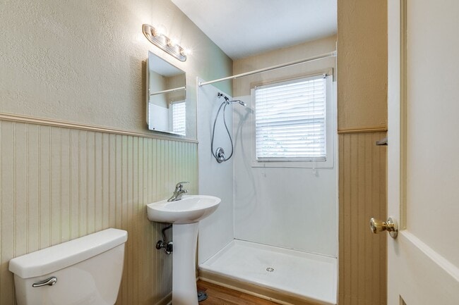 Building Photo - 322 Byrnes Dr