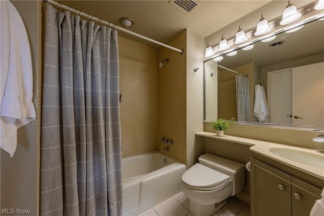 Building Photo - 1 Lakeshore Blvd