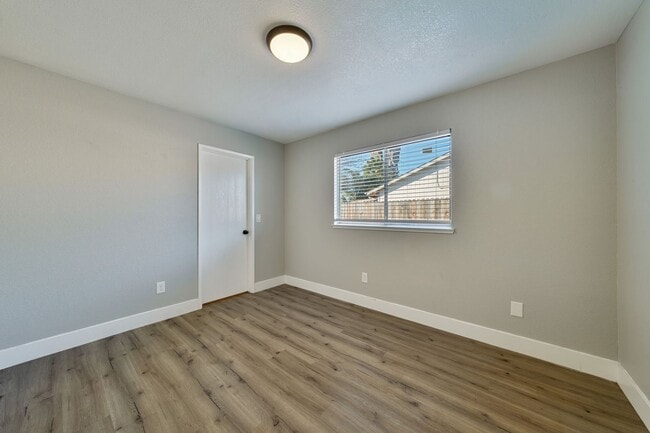 Building Photo - 7936 Sunrise Greens Dr