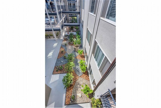 Building Photo - 230 S Catalina Ave