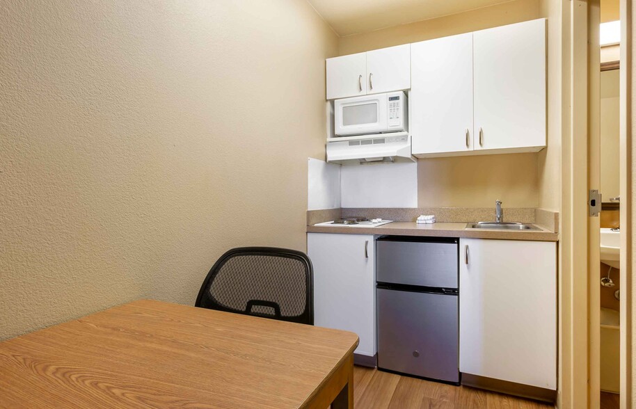 Building Photo - Furnished Studio-Albuquerque - Airport