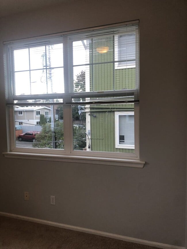 Building Photo - Charming Two Bedroom Town Home