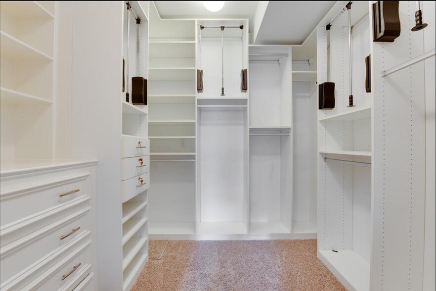 Building Photo - 2307 Huldy St