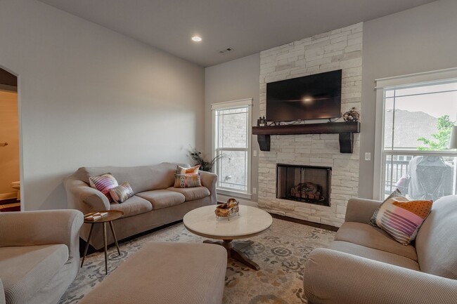 Building Photo - Immaculate 4 Bedroom Home with in Riverwal...