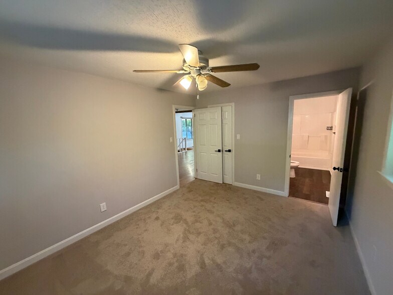 Building Photo - Room in House on Cox Mill Rd