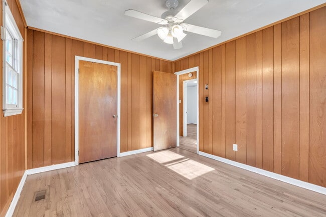 Building Photo - Well maintained 3BR, 1BA single family home with yard, carport and storage shed on quiet road in ...