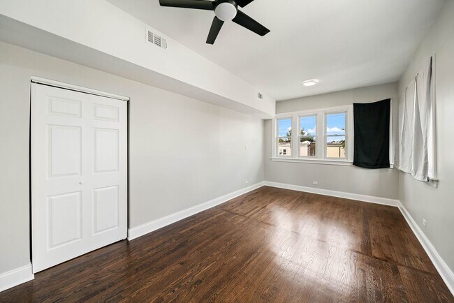 Building Photo - 5426 W Jackson Blvd