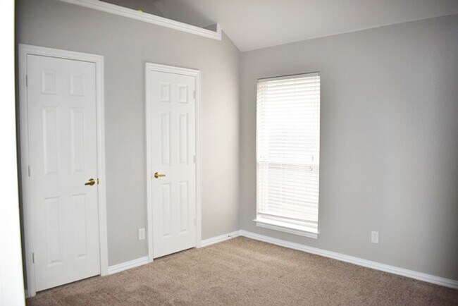 Building Photo - Spacious 3-2-2 with Study in North Richlan...