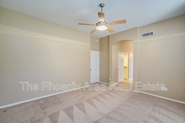 Building Photo - 940 S Silverado St