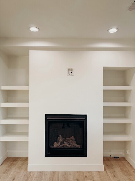 Building Photo - 1146 S Lauren Ln