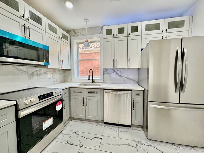 Building Photo - 5616 Phillips Ave