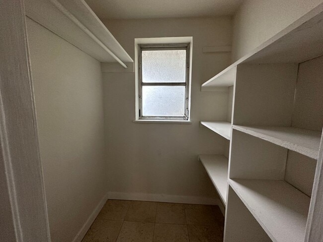 Building Photo - 1824 Hendricks Ave