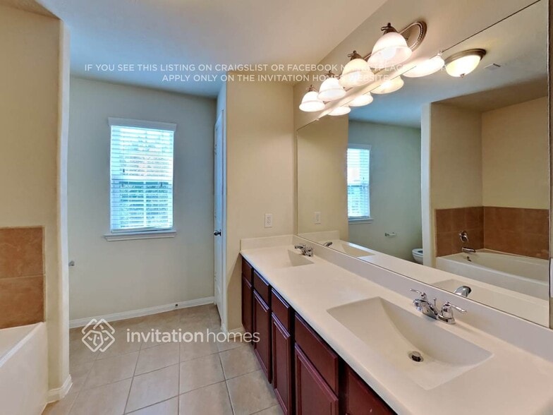 Building Photo - 30730 Gardenia Trace Dr