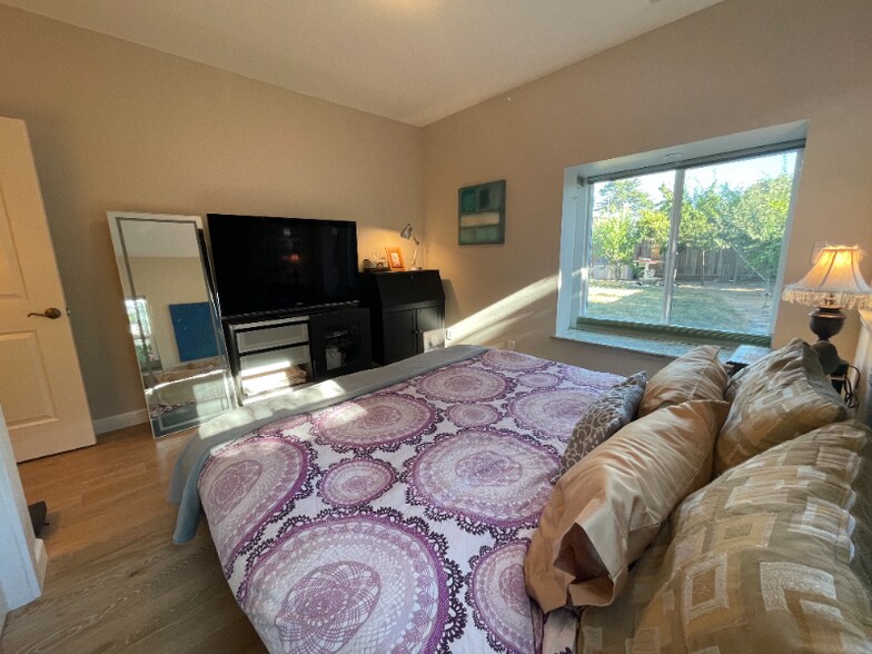 Building Photo - 1363 Los Arboles Ave