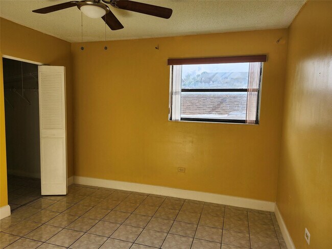 Building Photo - 2944 E Missionwood Ln