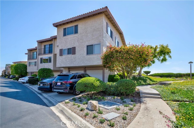 Building Photo - 28211 Ridgethorne Ct