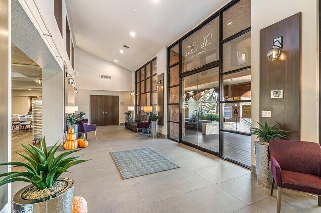 Building Photo - 76915 Scimitar Way