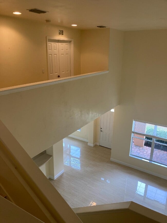 Building Photo - 432 Airport Rd