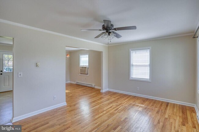 Building Photo - 206 N Main St