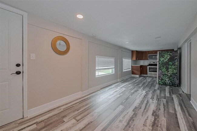 Building Photo - 1511 Scharpe St