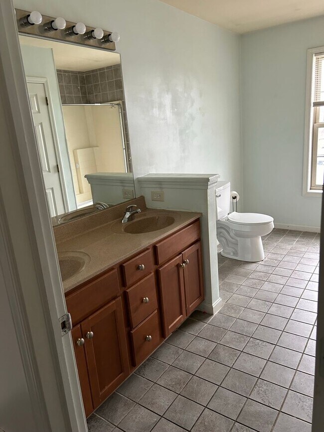 Building Photo - 2045 Nena Dr